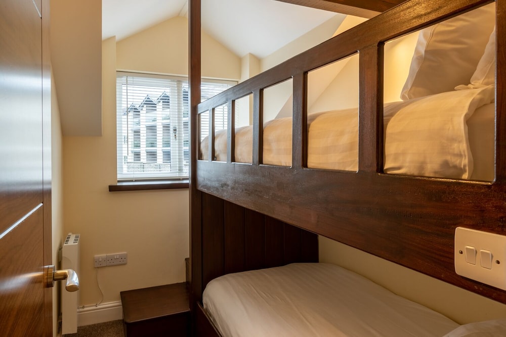 Lakes Hotel and Spa (ex The Burnside Hotel and Spa) 53/84