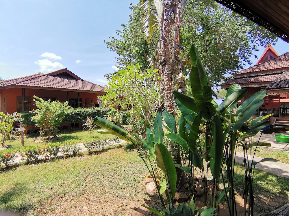 Lanta White Rock Resort Koh 66/69