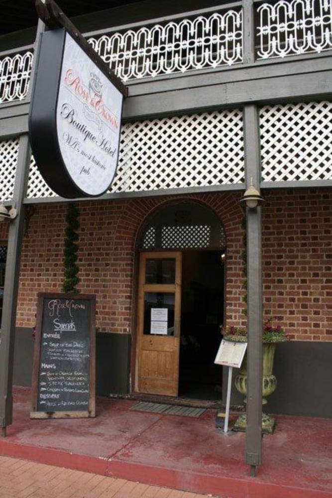 Rose & Crown Hotel 7/49
