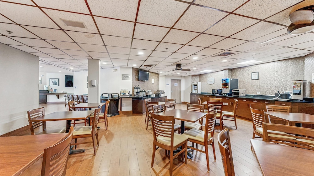 Sleep Inn Suites Buffalo Airport 44/63