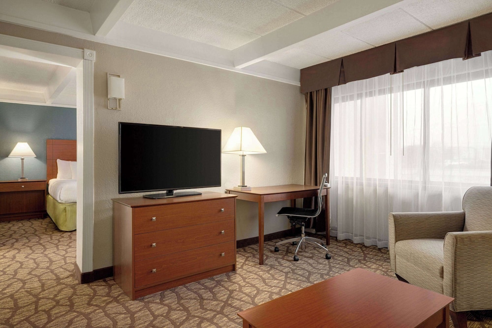 AmericInn by Wyndham Grand Rapids Airport North 51/62
