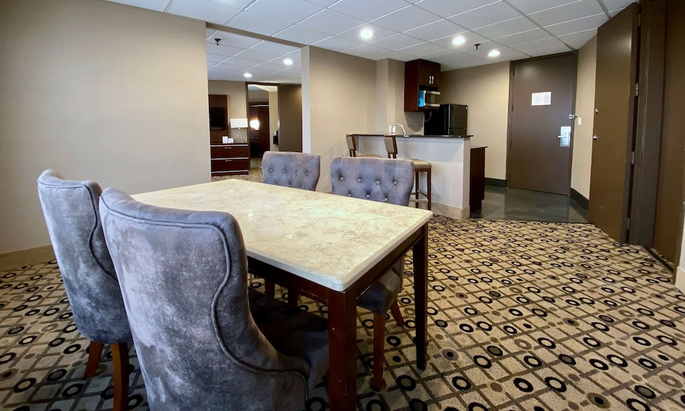 Radisson Hotel Southfield-Detroit 43/53