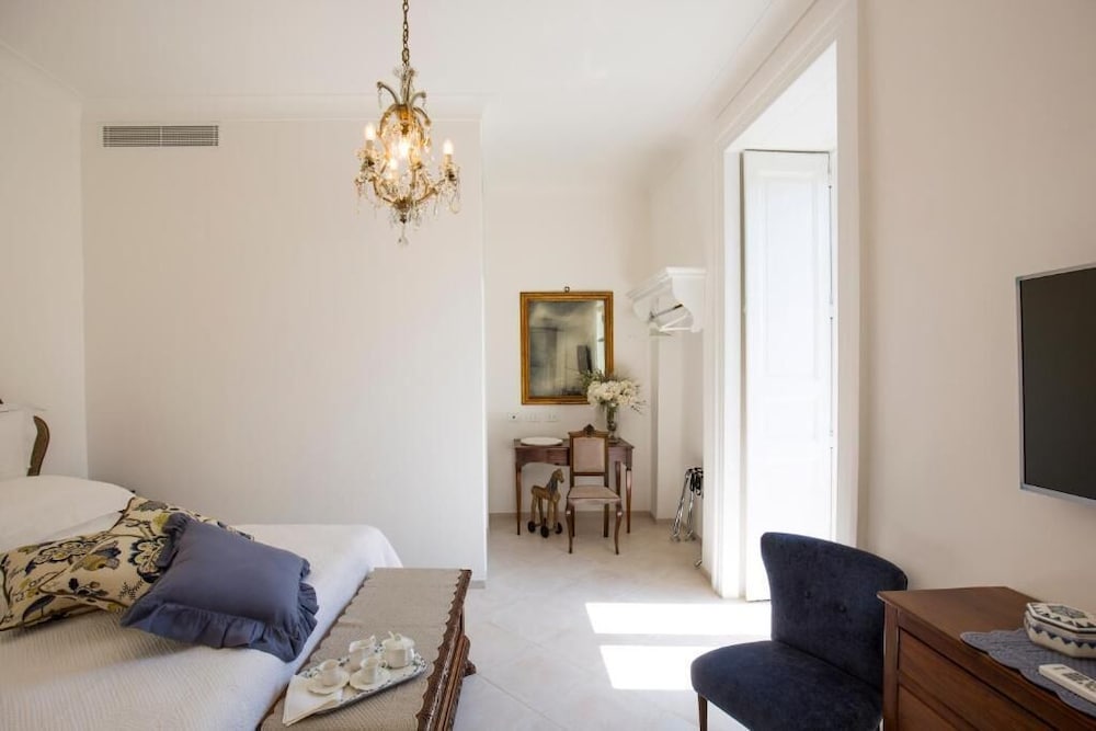 Palazzo Cacace 36/50