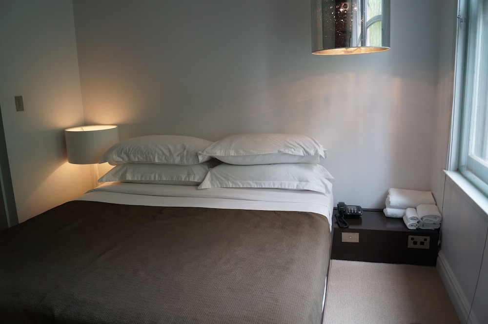 2 BEDROOMS, HERITAGE, SUITE, BATHTUB