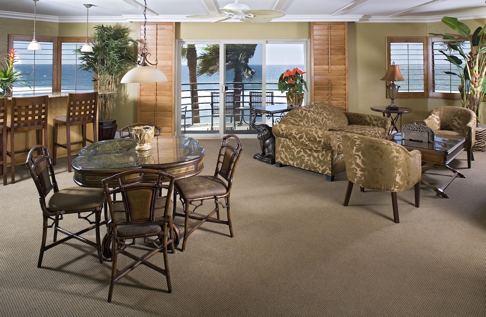 Pacific Terrace Hotel 71/92