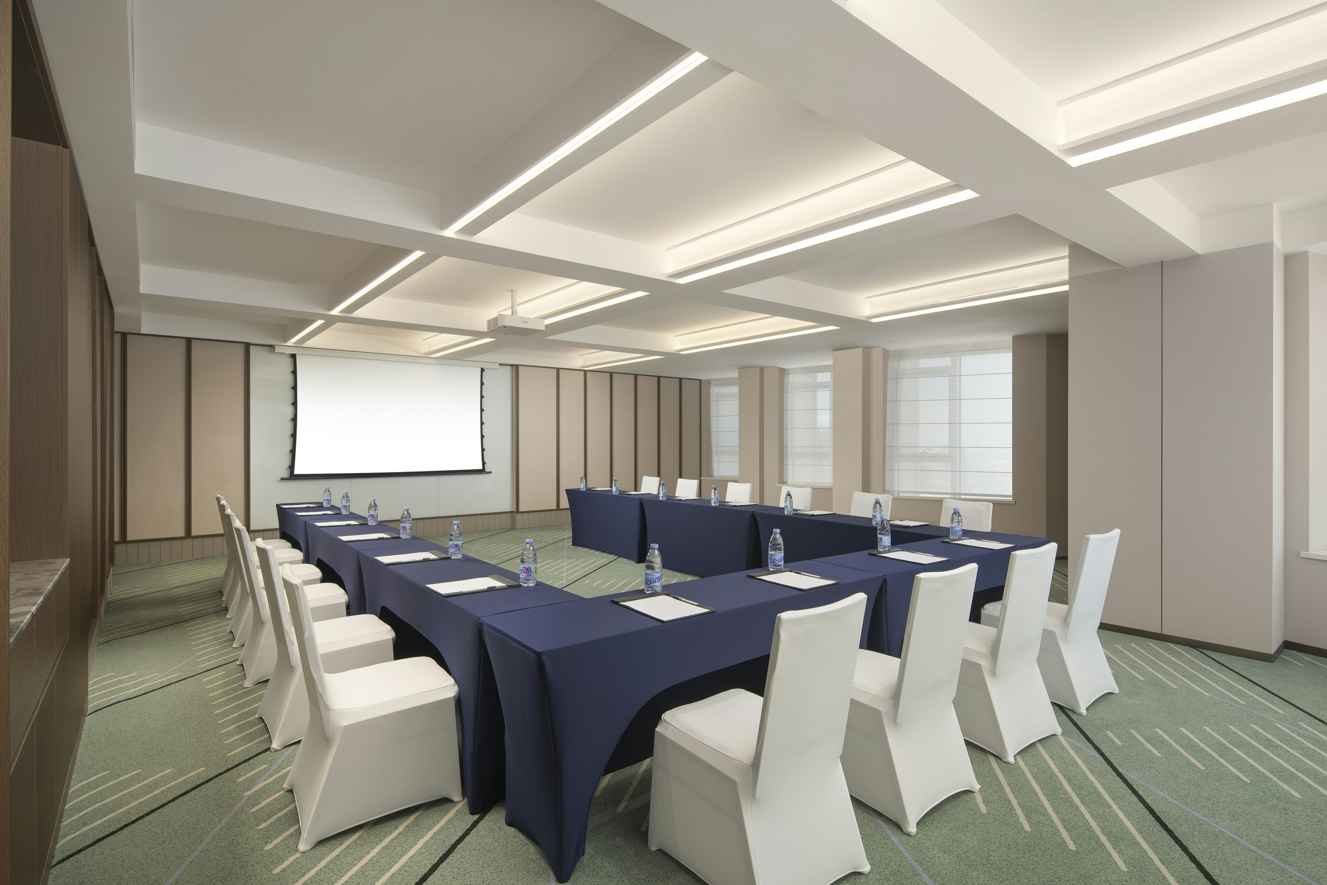 Hilton Garden Inn Urumqi Railway Station 23/25