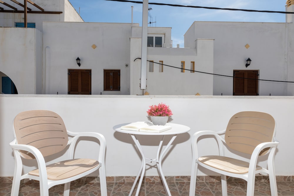 DEPIS PLACE AND APARTMENTS 36/50