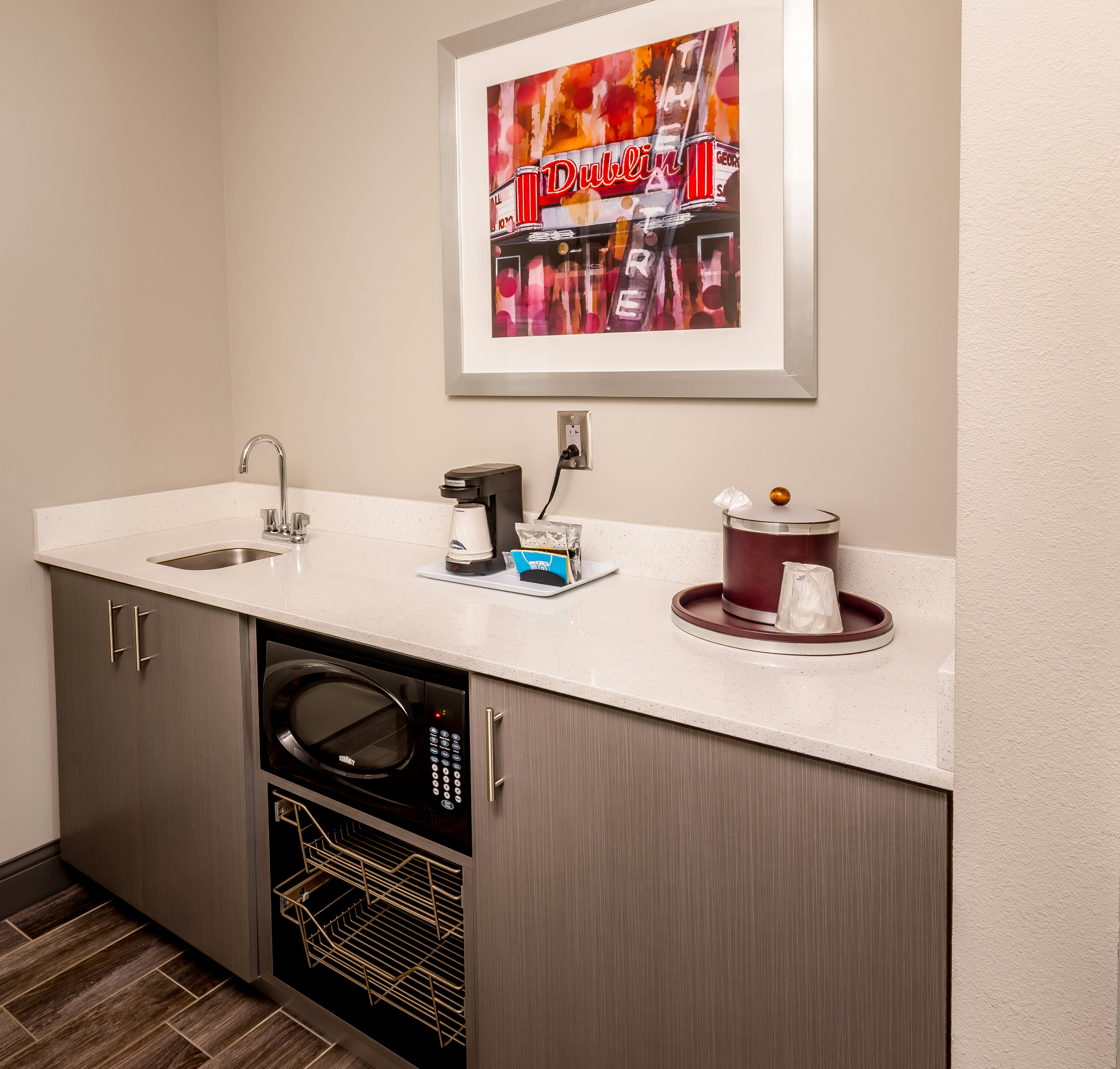 Hampton Inn Suites Dublin 9/50