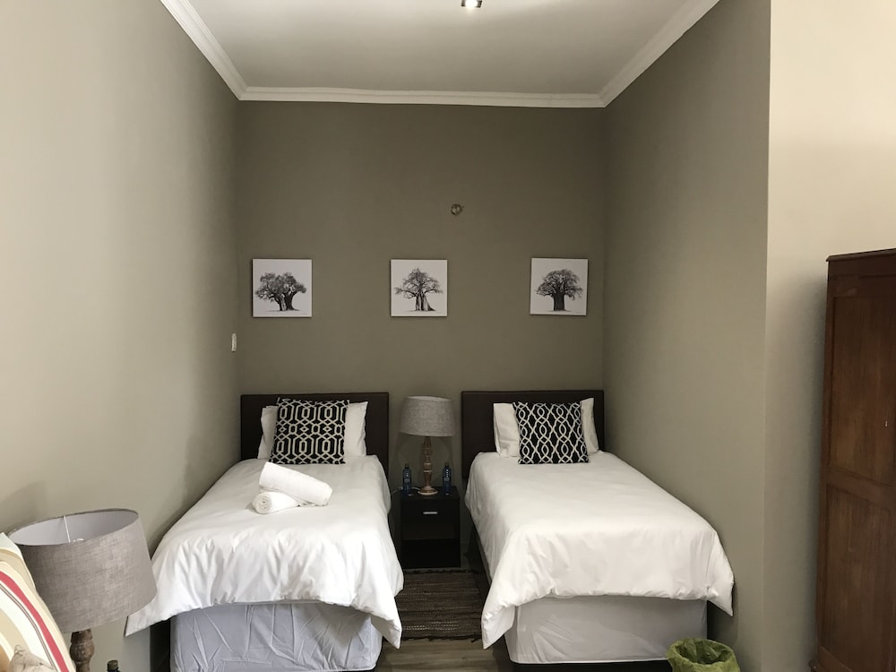 Aerotropolis Guest Lodge 7/50