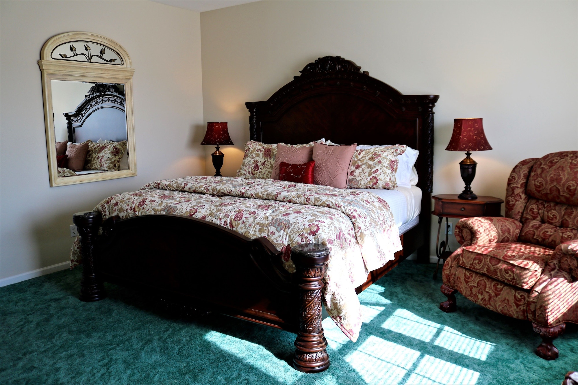 DELUXE, KING BED