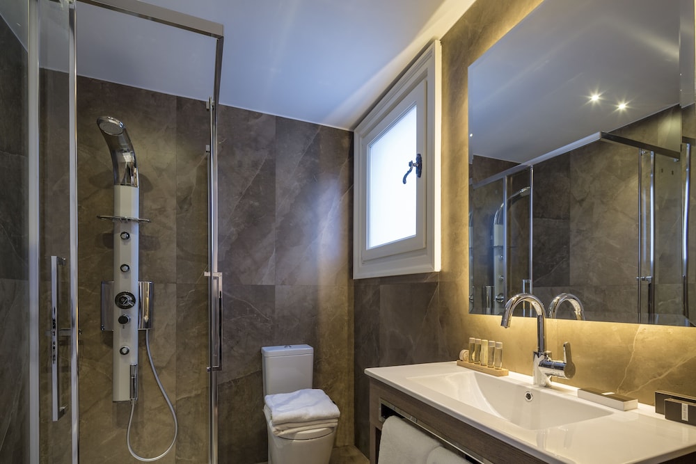 3sixty Hotel Suites 48/50