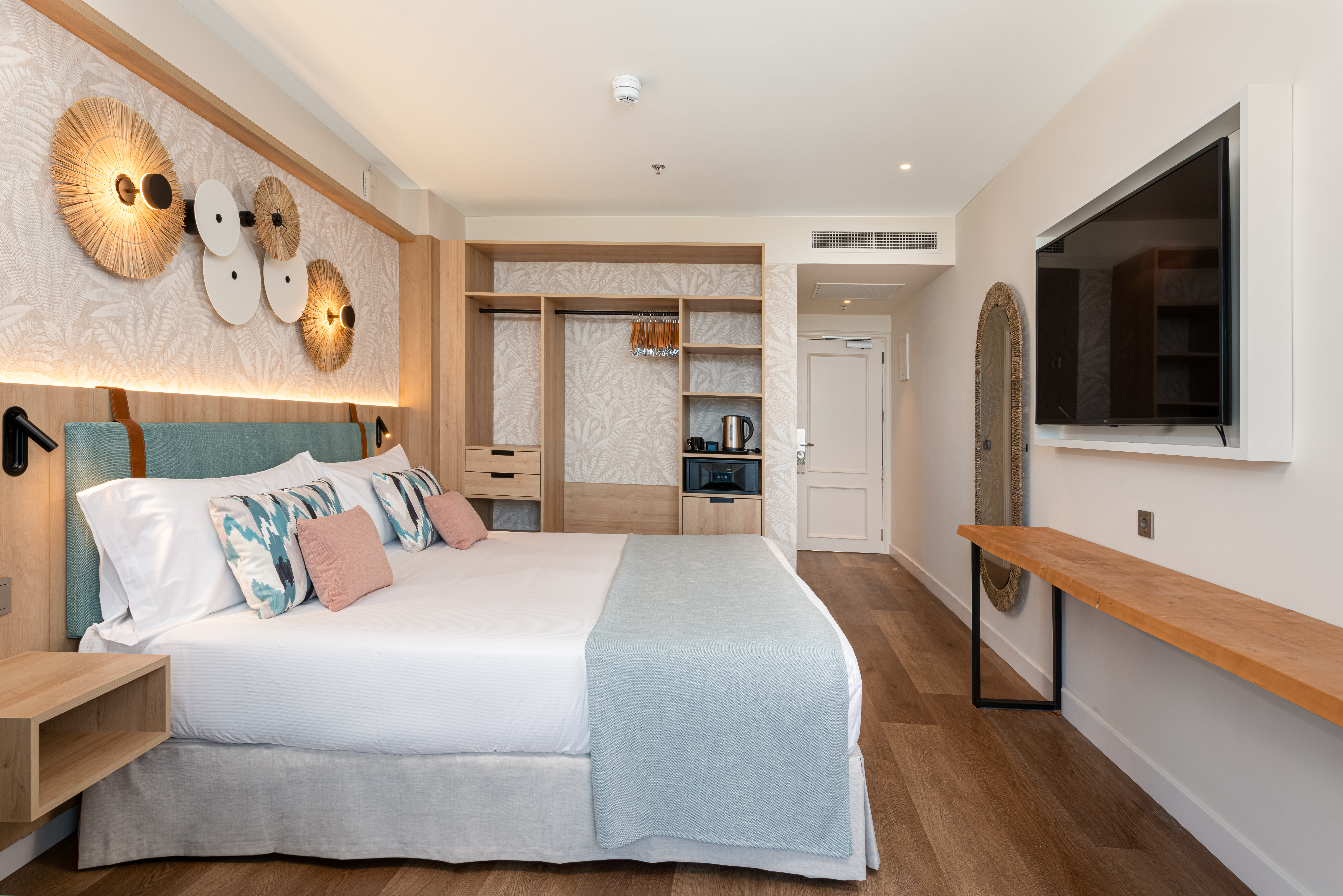 ROOM, DOUBLE OR TWIN BED, POOL VIEW