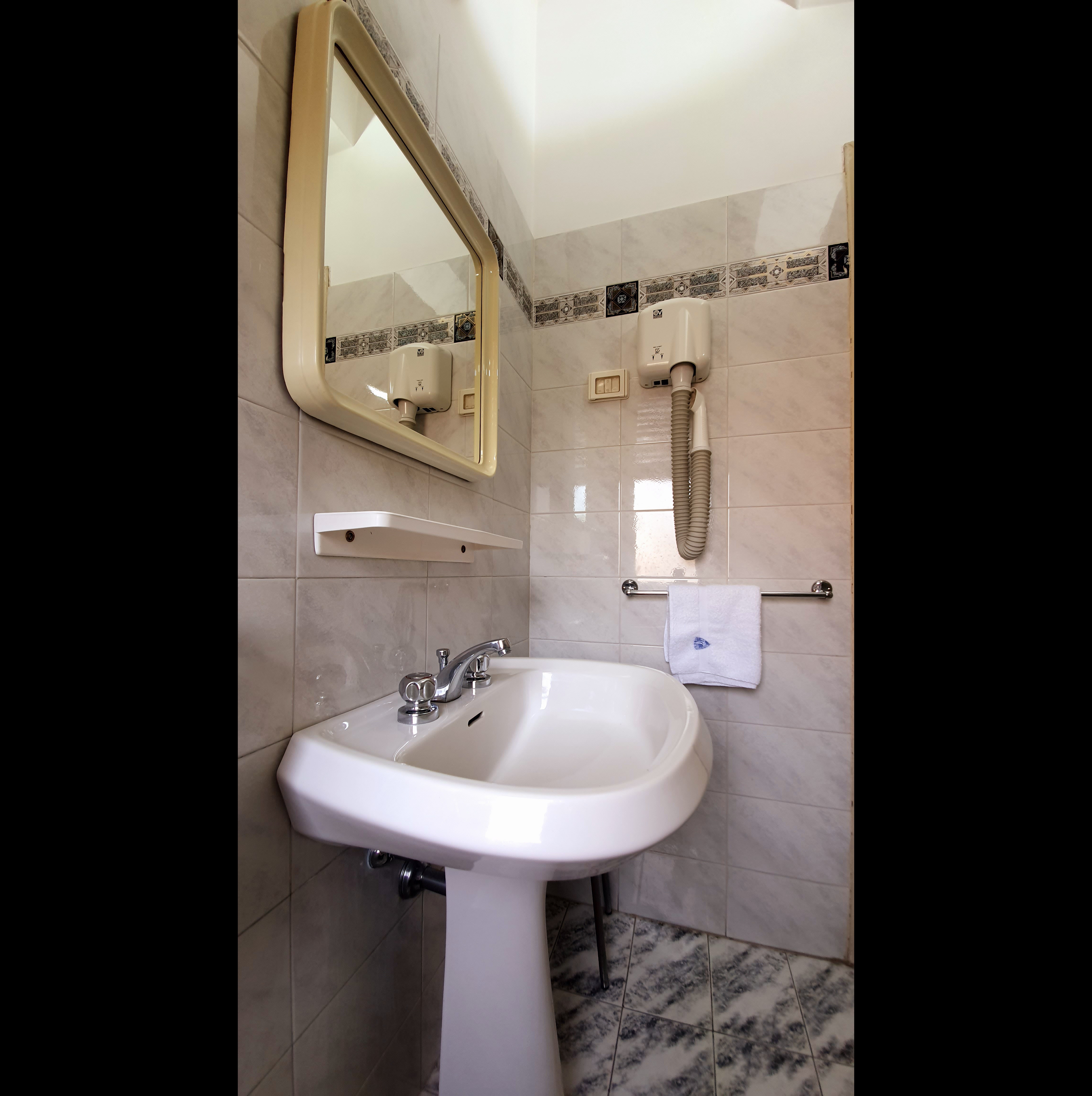 Villa Letizia - Casa Per Ferie 41/44