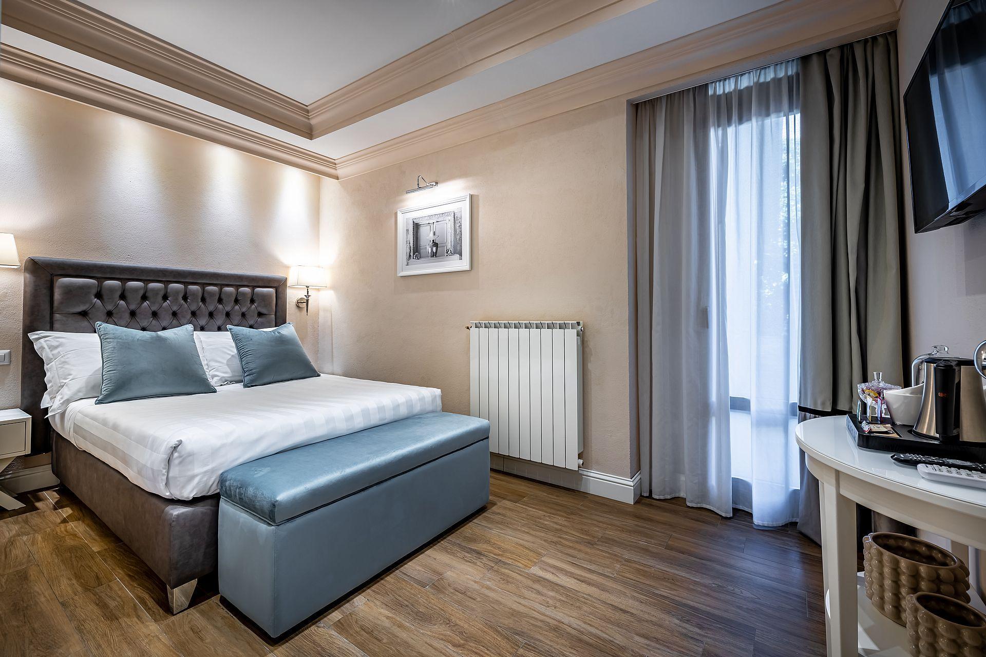 Petite, Double Bed