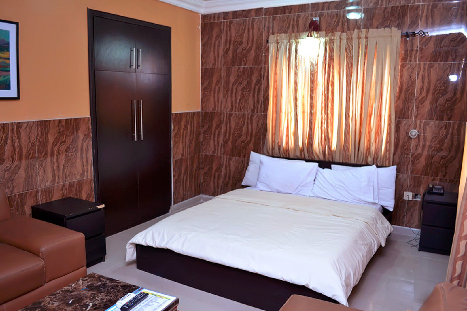 Inglesias Hotels 13/24