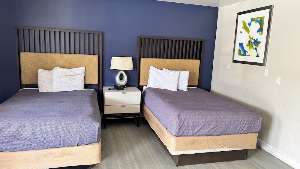 Economy 7 Inn Hampton W Pembroke 27/64