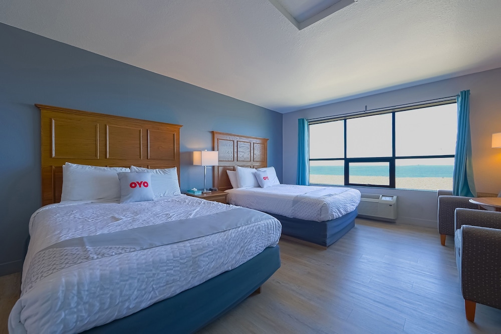Waves Hotel NYE Beach - Newport OR 12/52