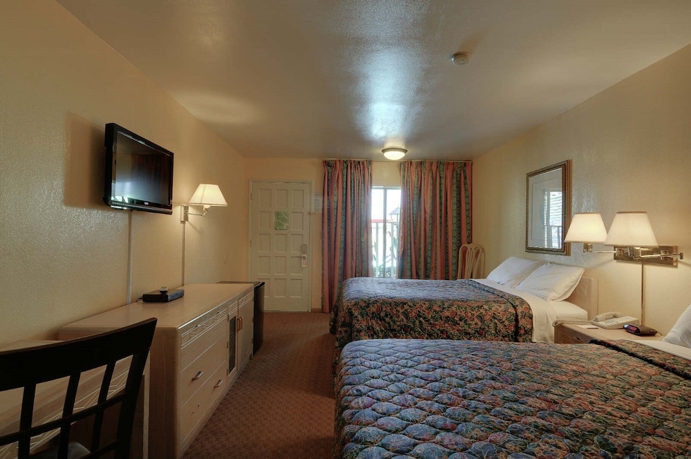 VAGABOND INN SAN PEDRO 30/49