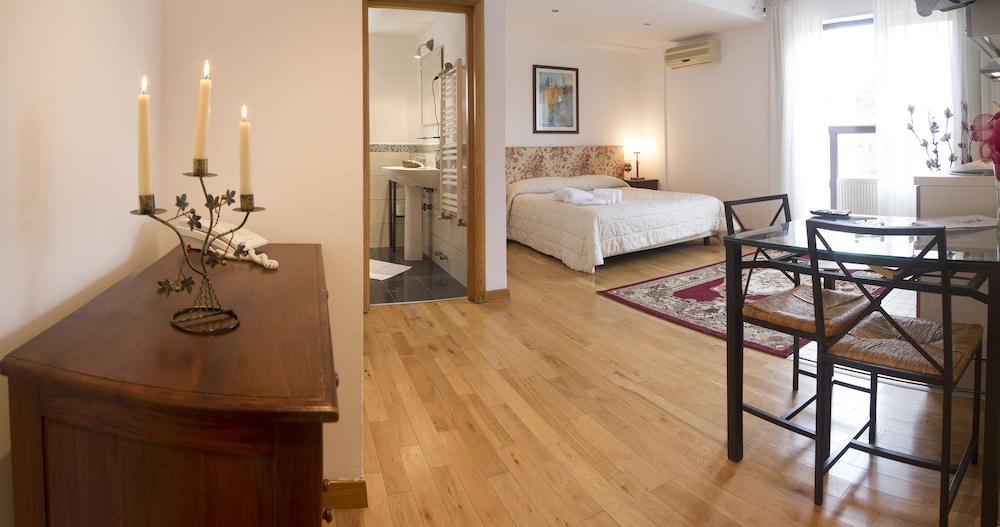 PRINCE RESIDENCE(FORMERLY VESUVIO PRICE RESIDENCE APARTHOTEL) 39/75