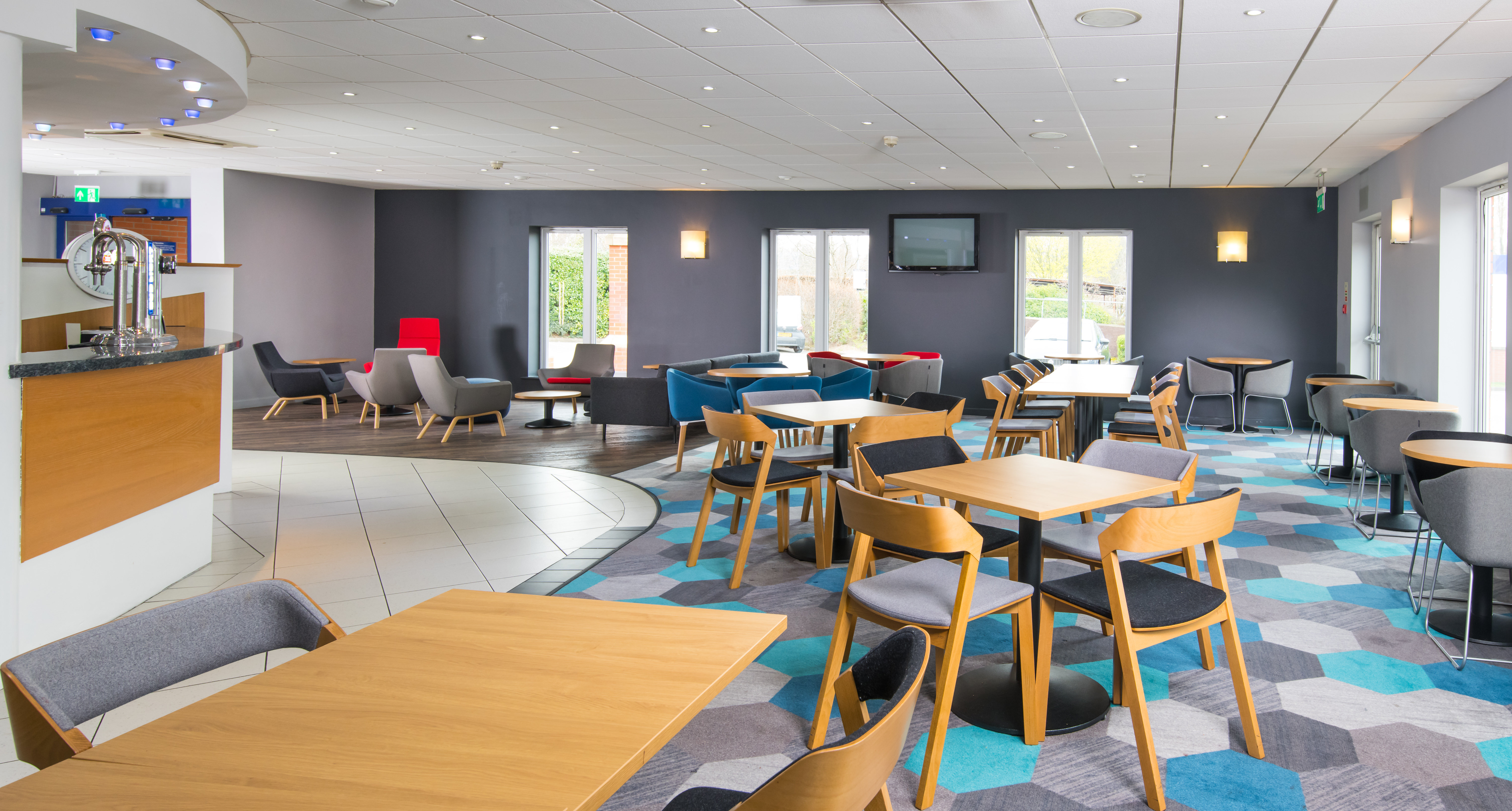 Holiday Inn Express Manchester East 25/44