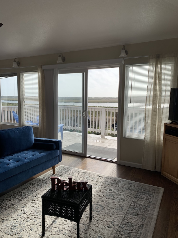 Captain's Inn At Moss Landing 40/74