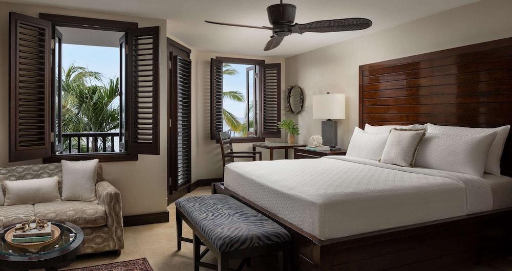 1 Bedroom, Honeymoon, Suite, King Bed, Beach Front, Ocean View, Club Floor