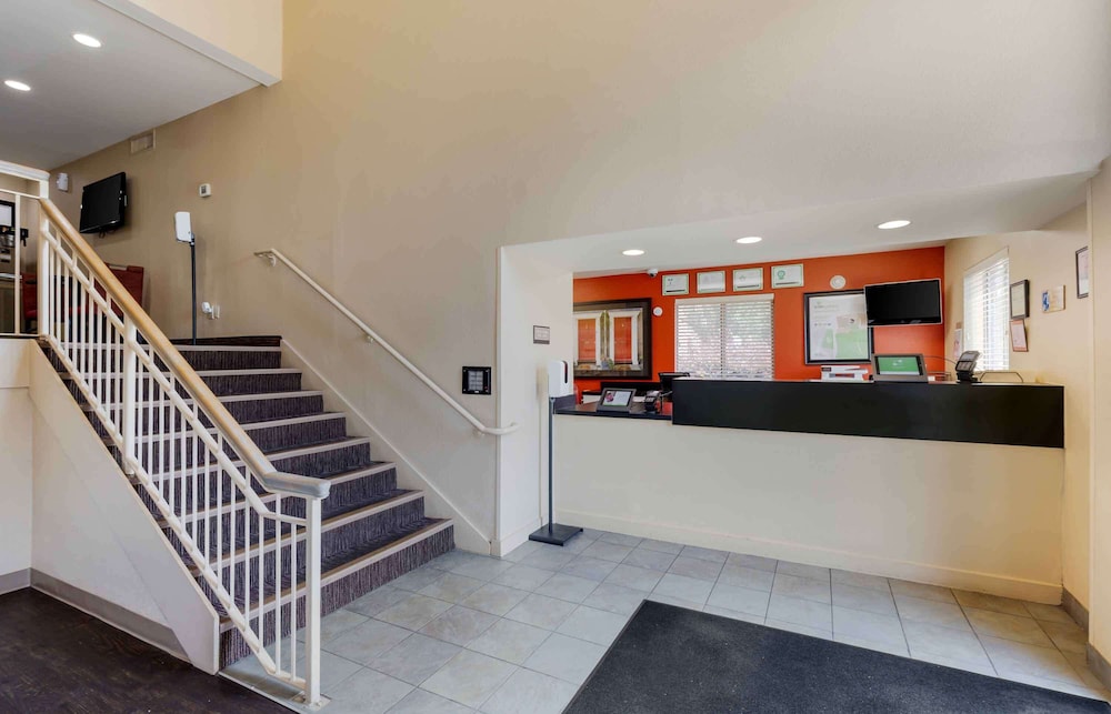 Lobby at Studio6 Suites Greenville, SC - Haywood Mall, GREENVILLE - SC
