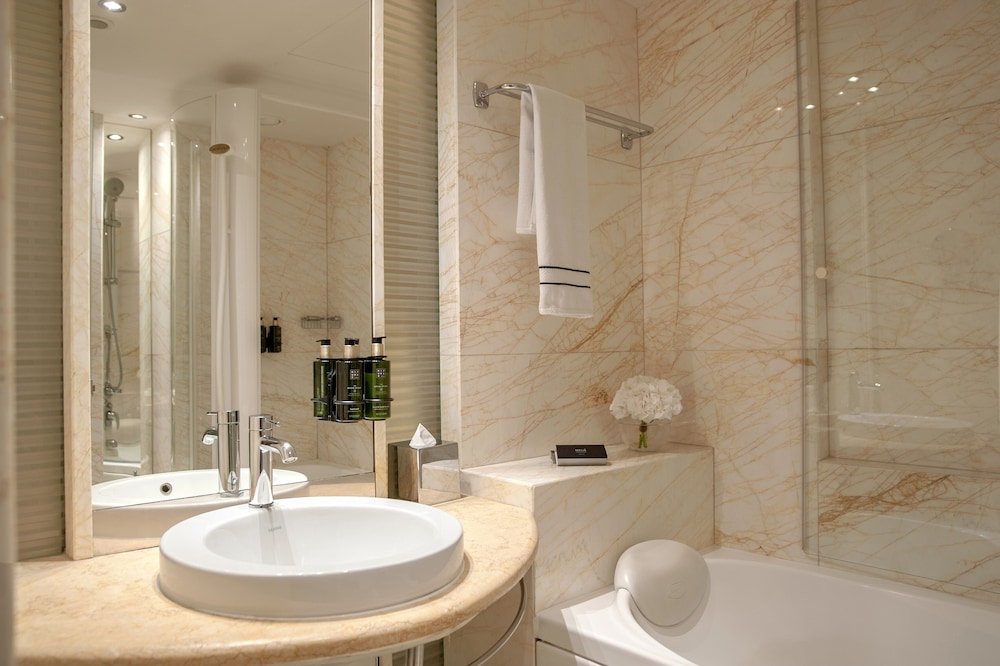 Melia Athens 26/73