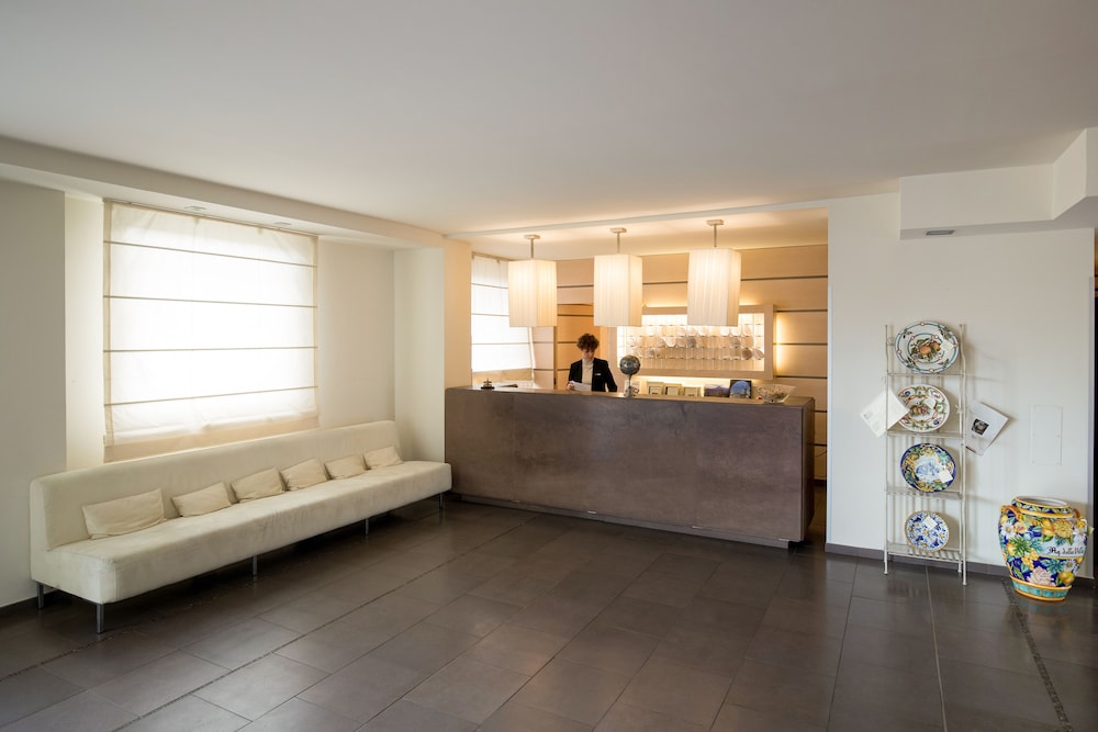 HOTEL DA VINCI 5/32