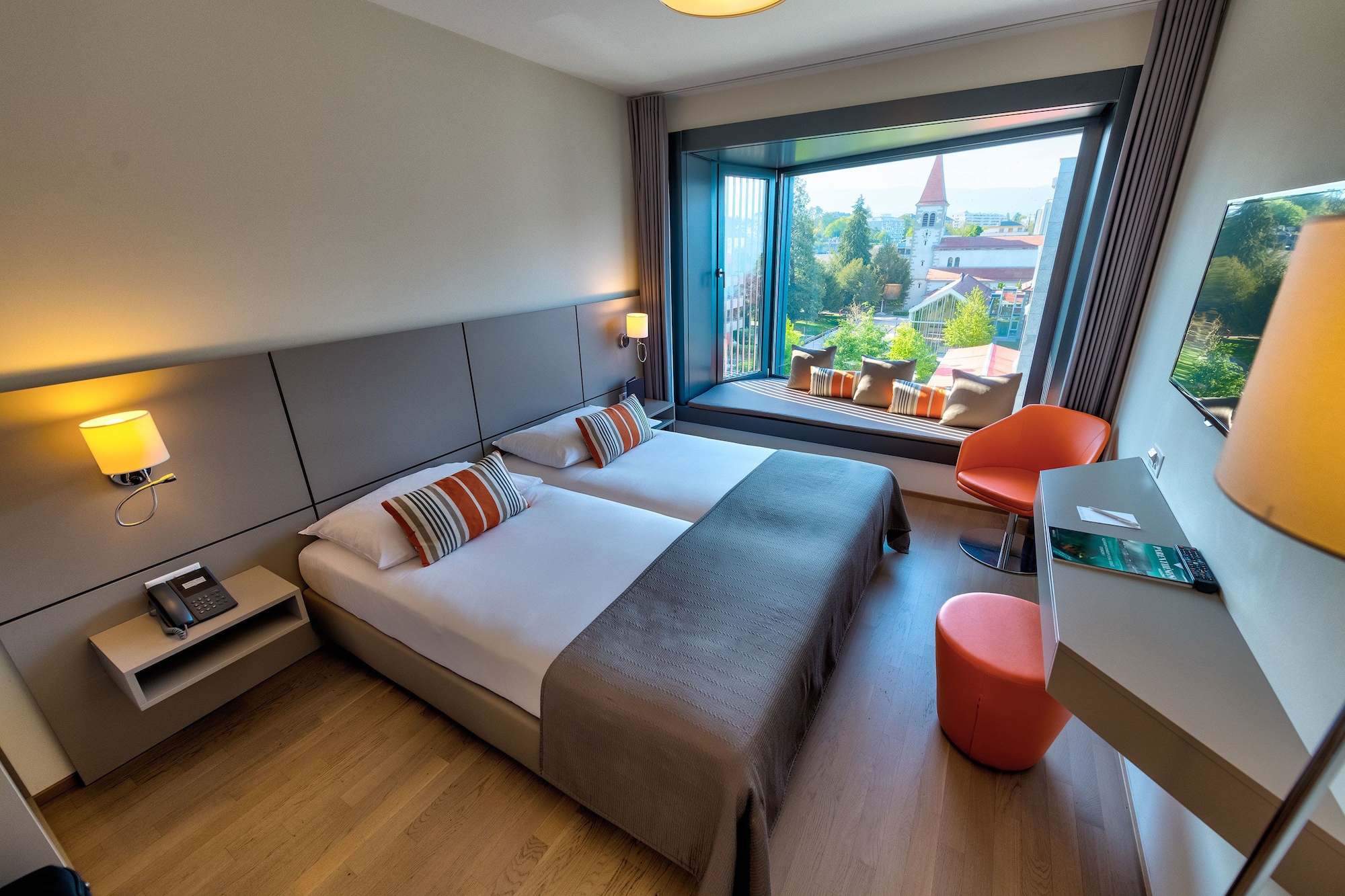 Classic, Queen Bed