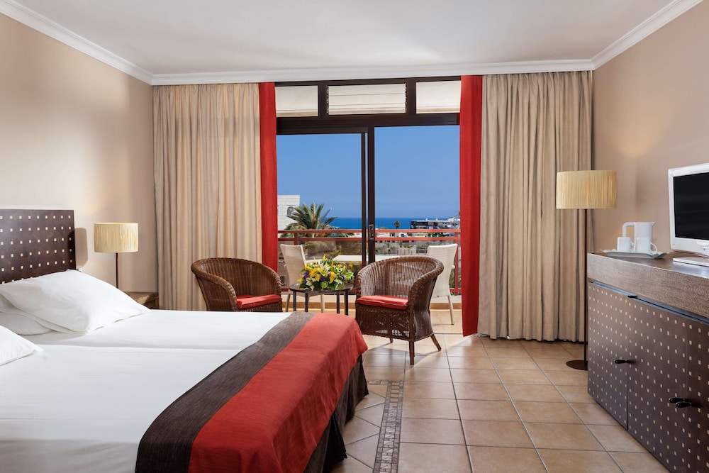 DELUXE, TWIN BEDS, SEA VIEW