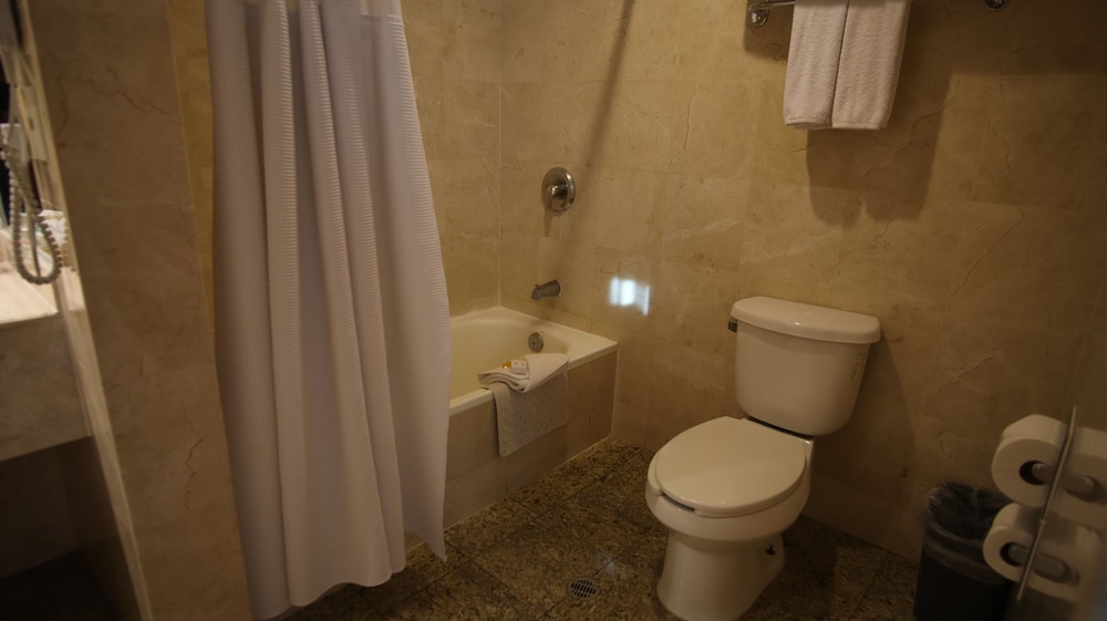 Hotel Palacio Azteca Tijuana, Trademark by Wyndham 70/71