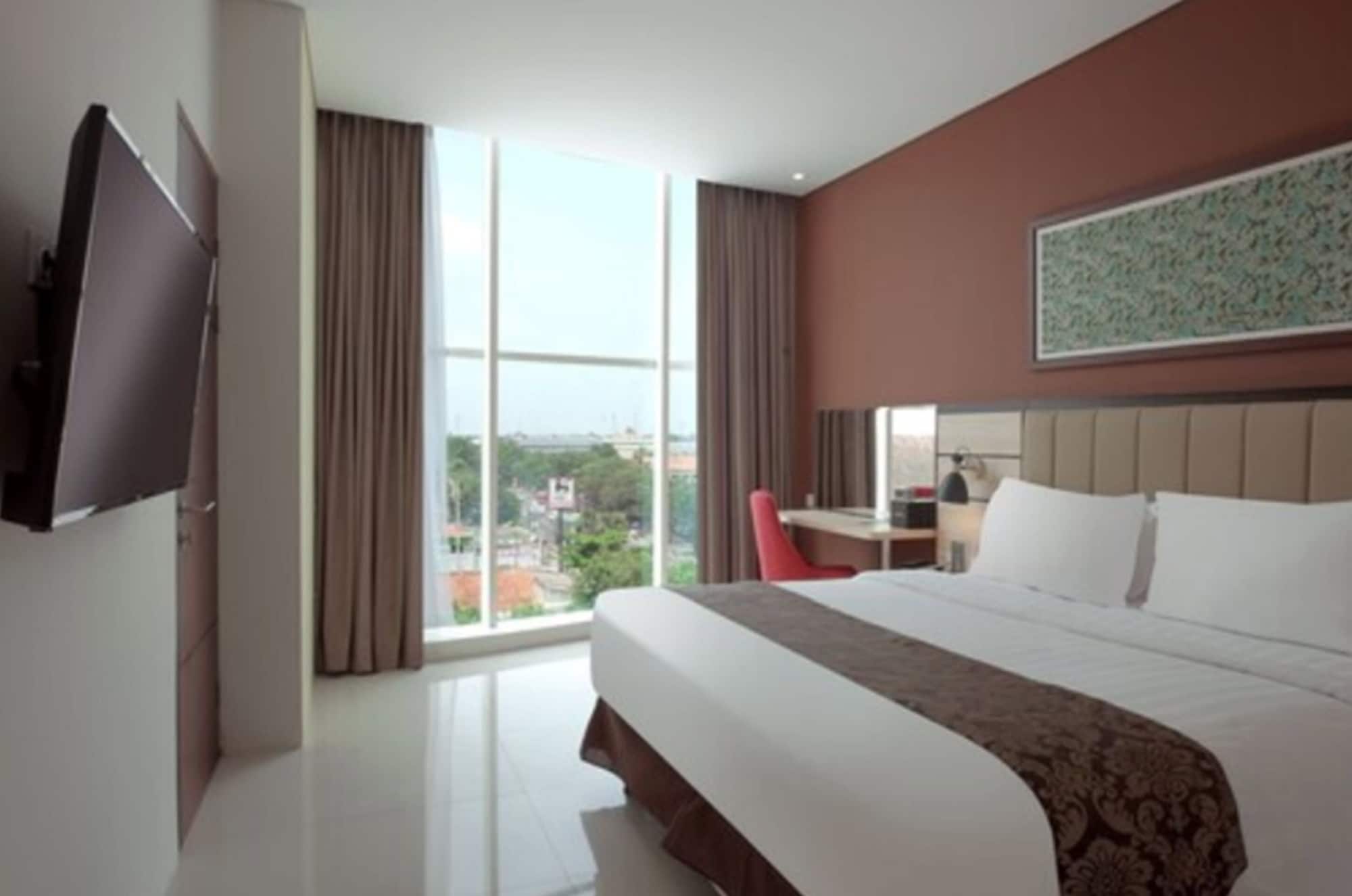 DELUXE, CITY VIEW