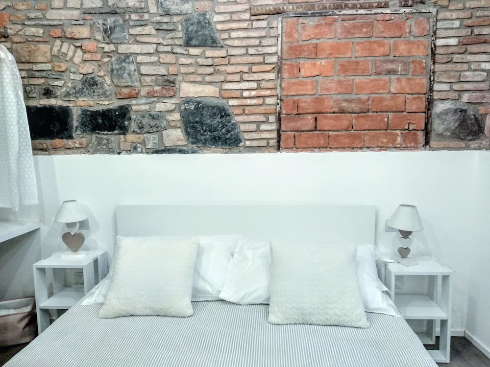 Rumi Rooms 22/34