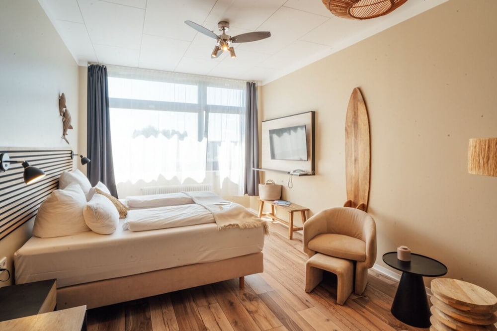 Aqua Hotel & Hostel 10/50