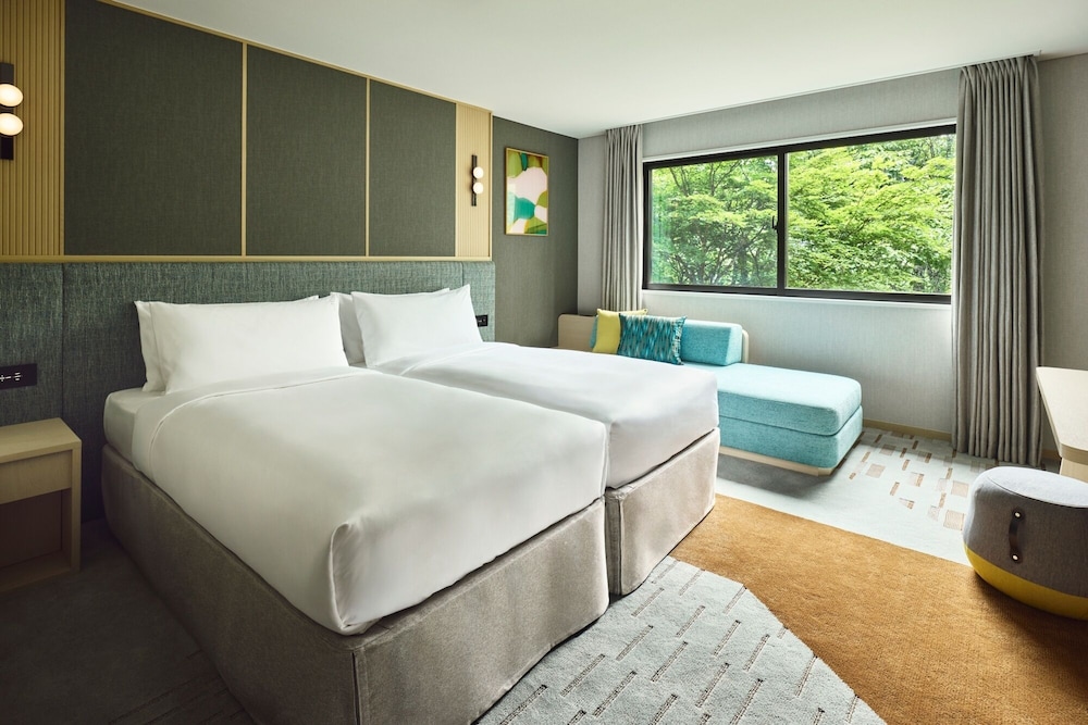 STANDARD, TWIN BEDS, FOREST VIEW
