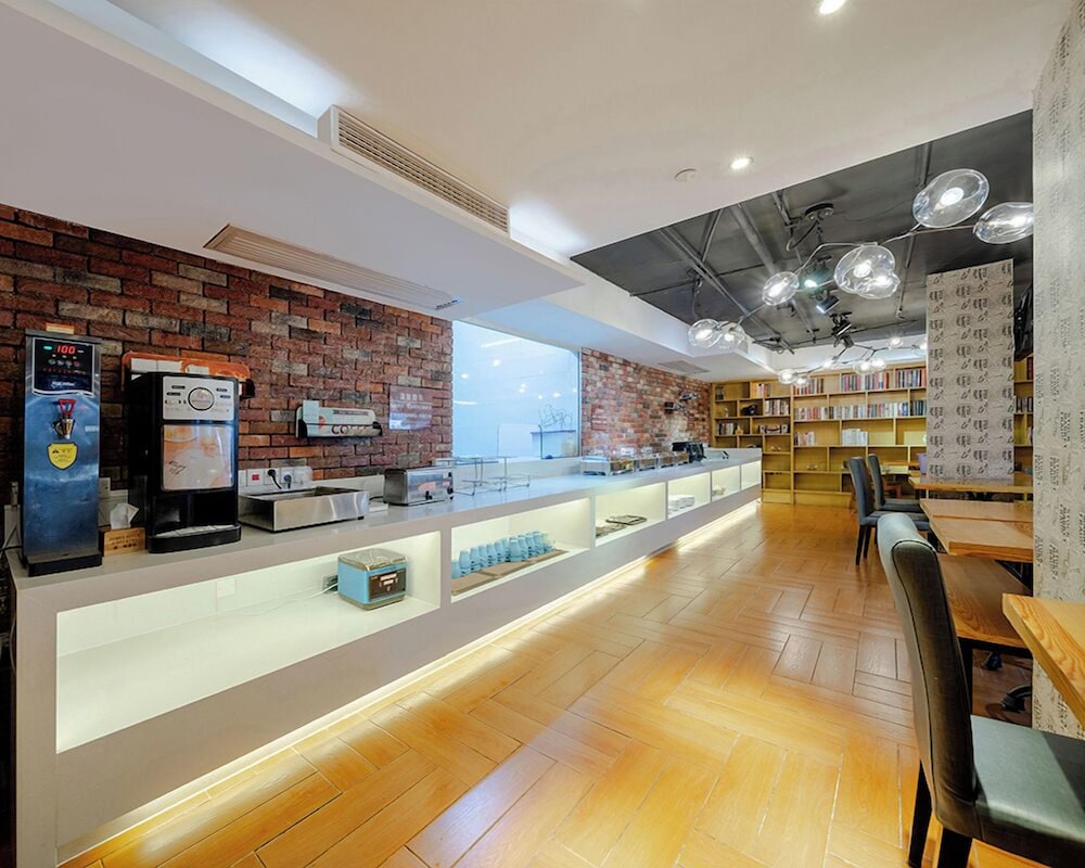James Joyce Coffetel (Guangzhou Railway Station Sanyuanli Metro Station) 9/49