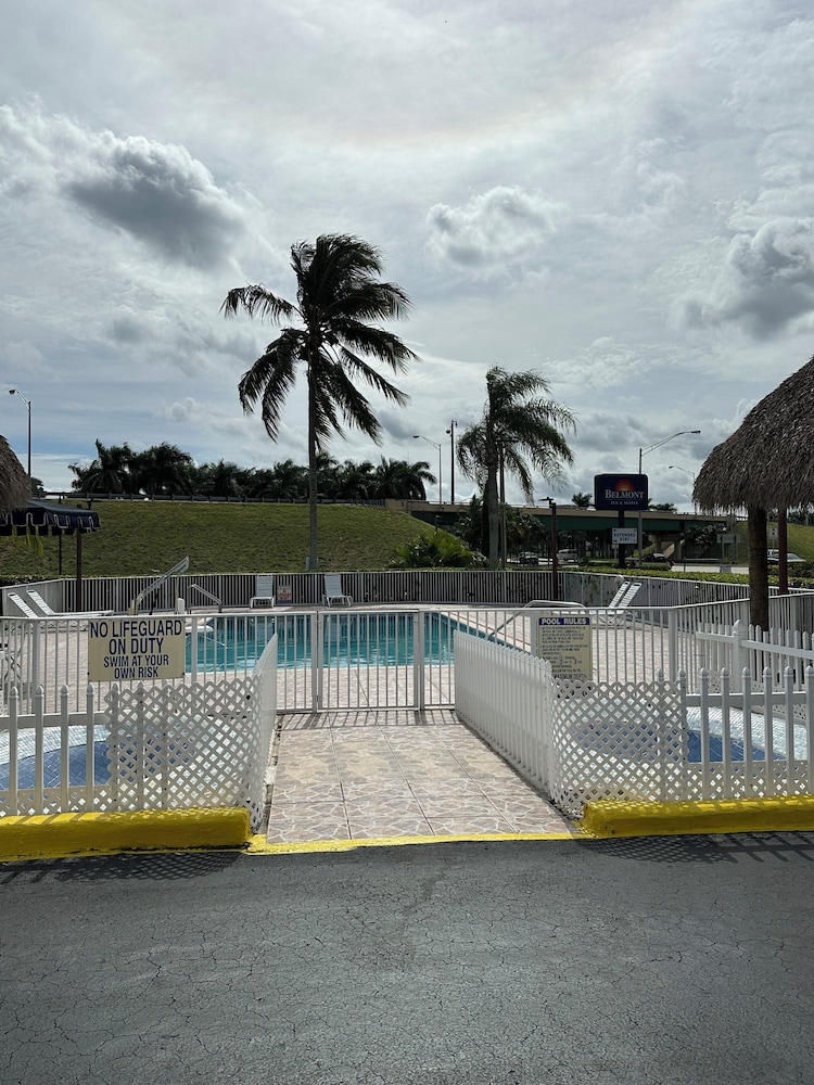 Belmont Inn Suites 42/50