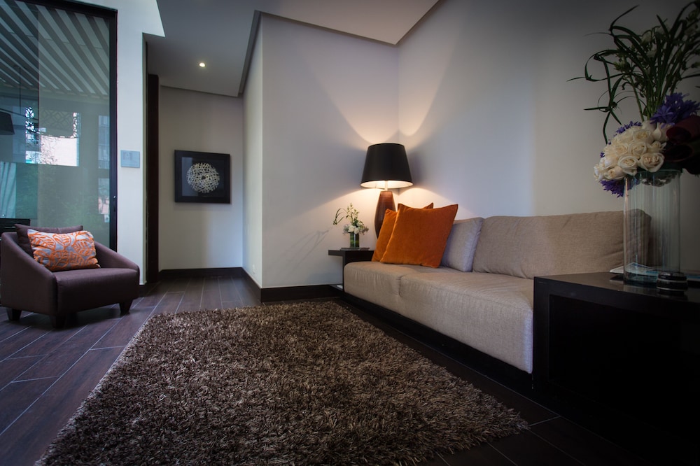 Hotel 93 Luxury Residences 18/69
