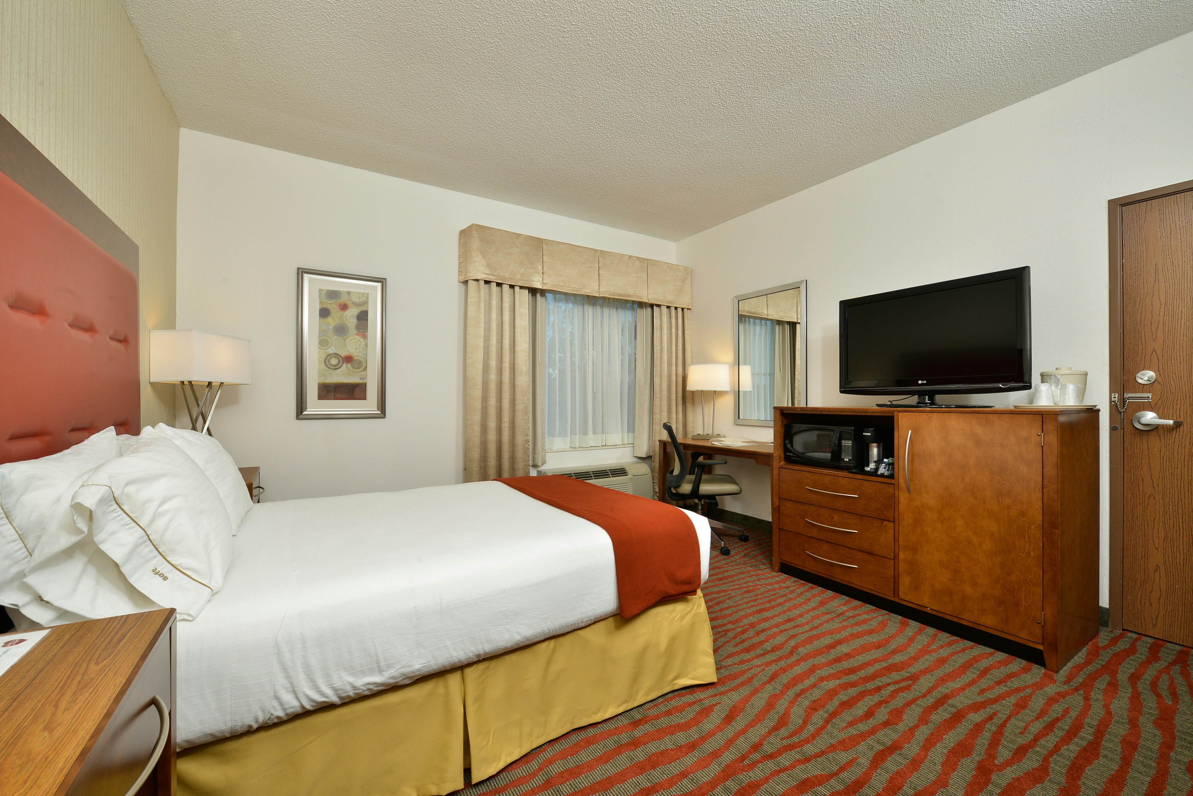 Holiday Inn Express Boston-Milford 9/32