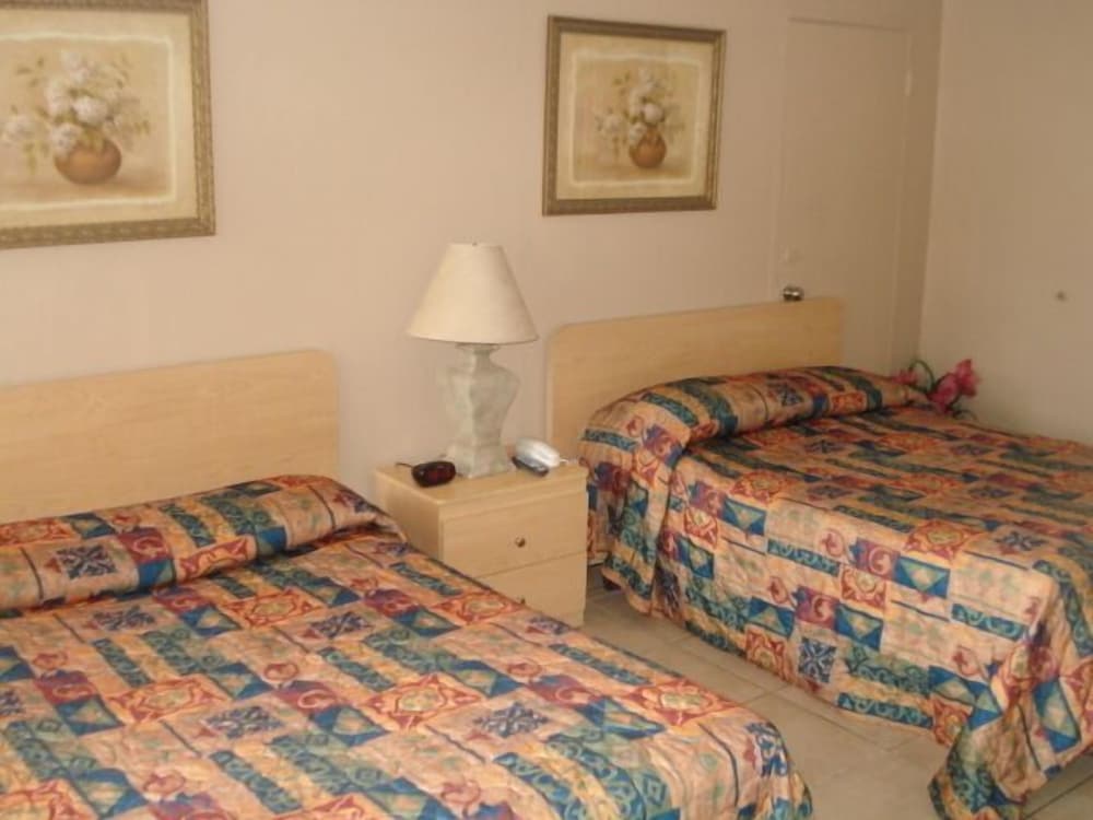 Knights Inn Hallandale 14/25