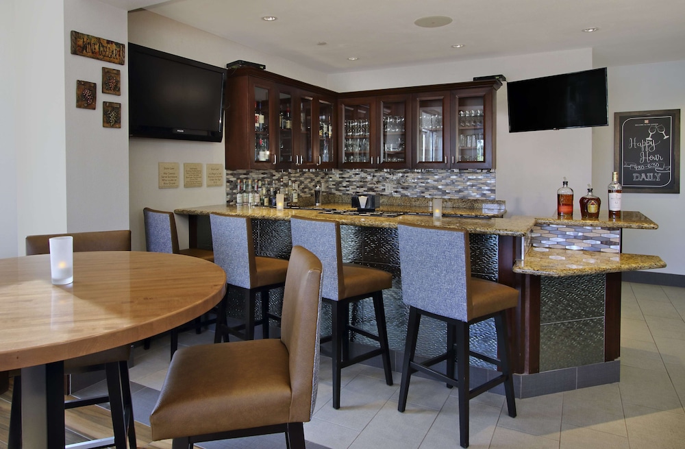 Hilton Garden Inn Sonoma County Airport 44/59