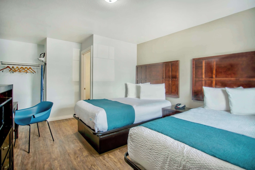 Standard, 2 Double Beds, Accessible