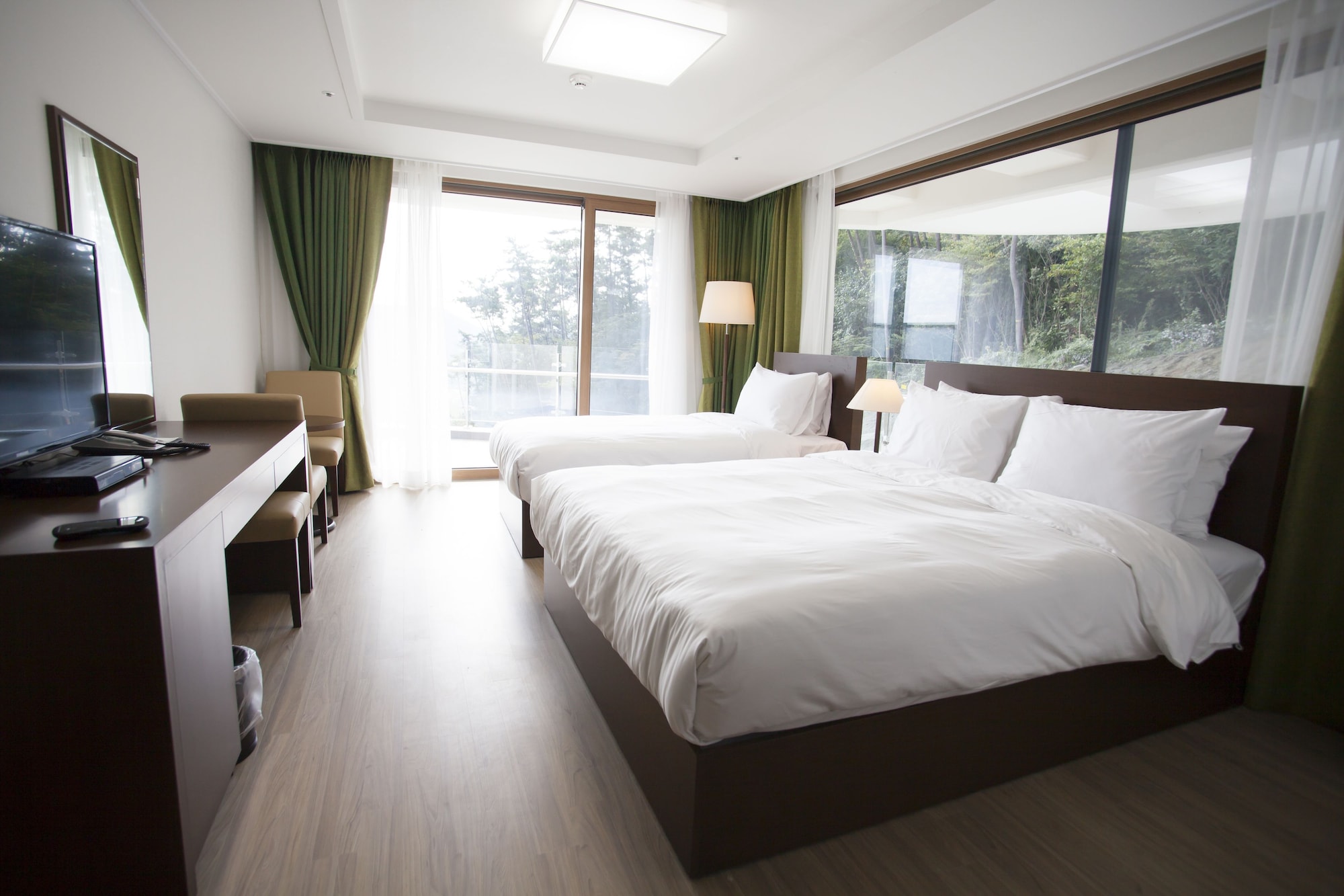 DELUXE, DOUBLE BED