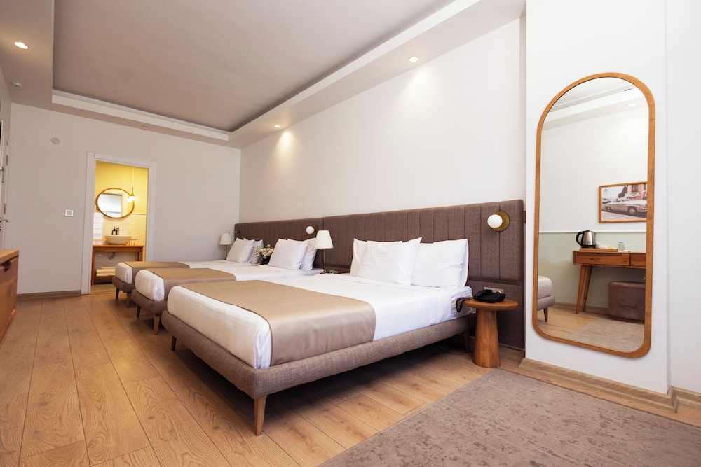 Meshk Airport Hotel 16/50