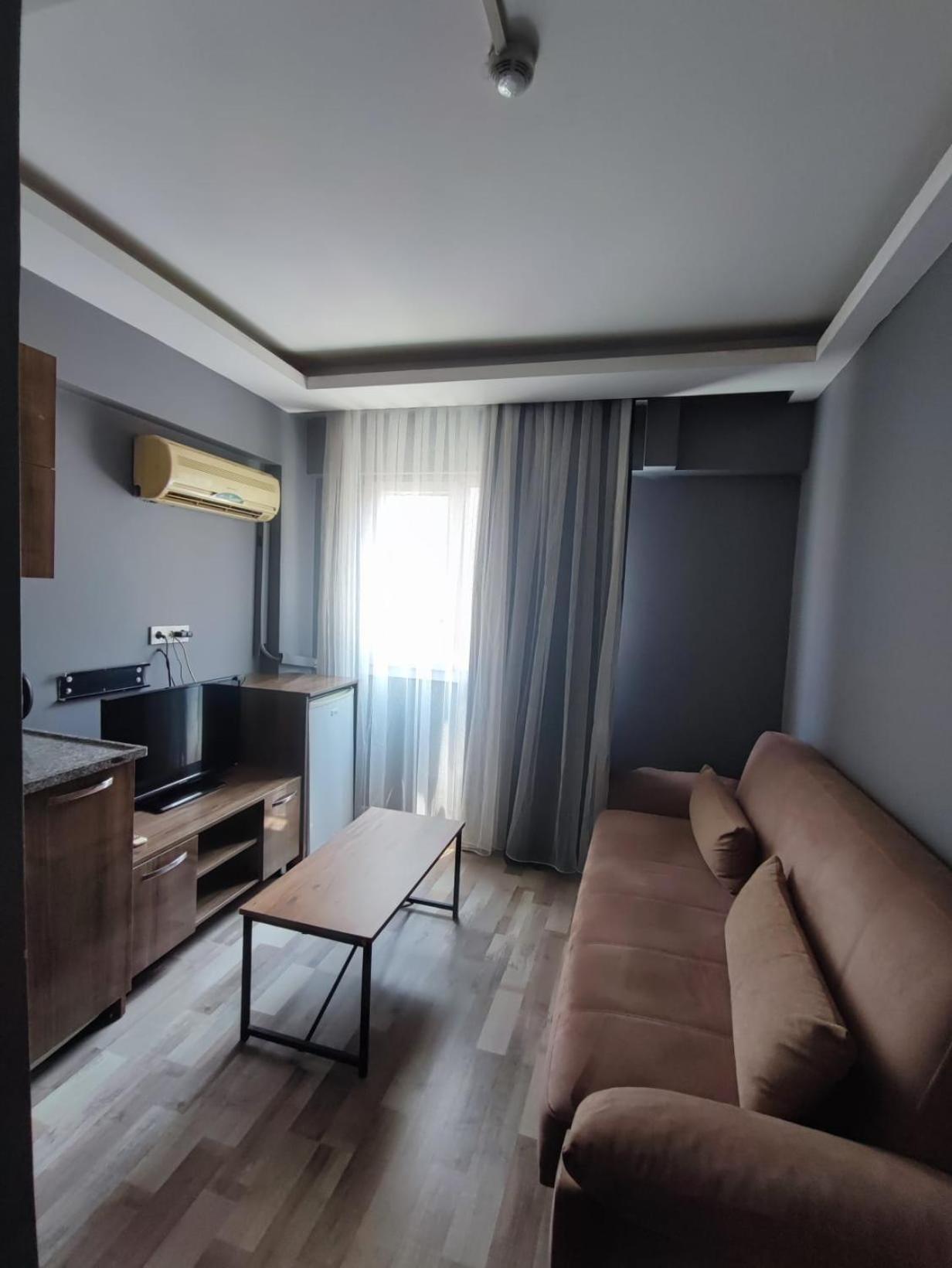 Smyrna Homes & Suits 22/33