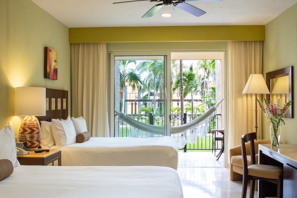 DELUXE, KING BED
