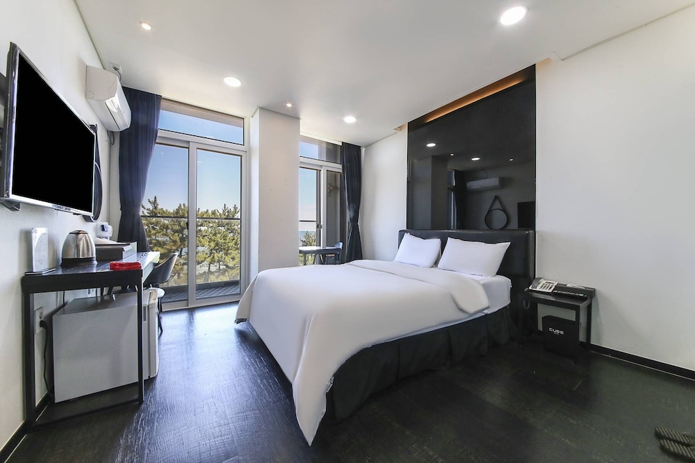 Hotel Cube 6/54