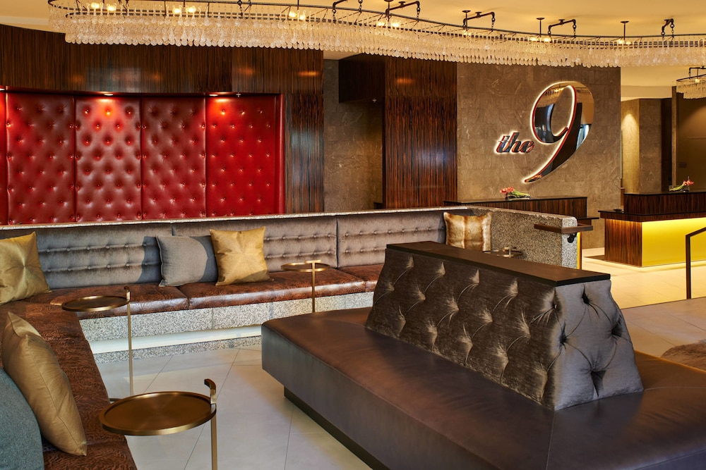 Metropolitan At the 9 Autograph Collection 18/63