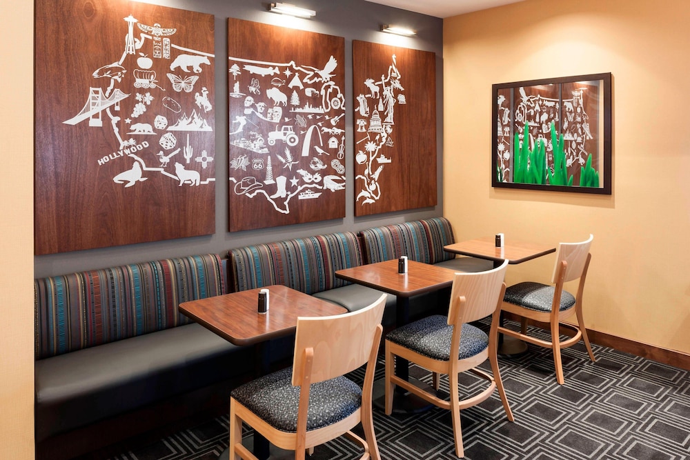 TownePlace Suites by Marriott Dallas Las Colinas 35/39